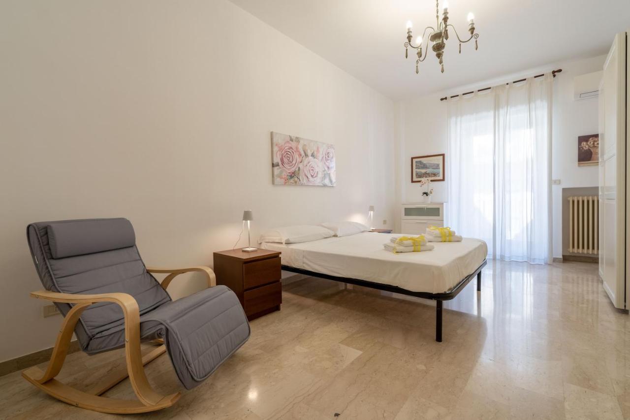 Universita & Stazione Airy Apartment With Parking 바리 외부 사진