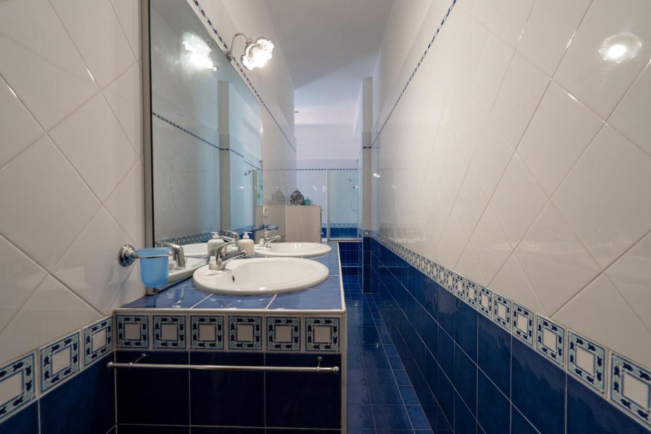 Universita & Stazione Airy Apartment With Parking 바리 외부 사진