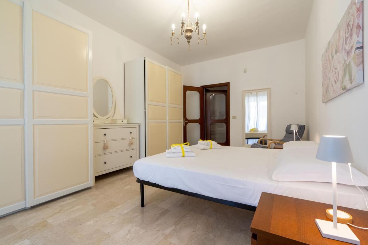 Universita & Stazione Airy Apartment With Parking 바리 외부 사진