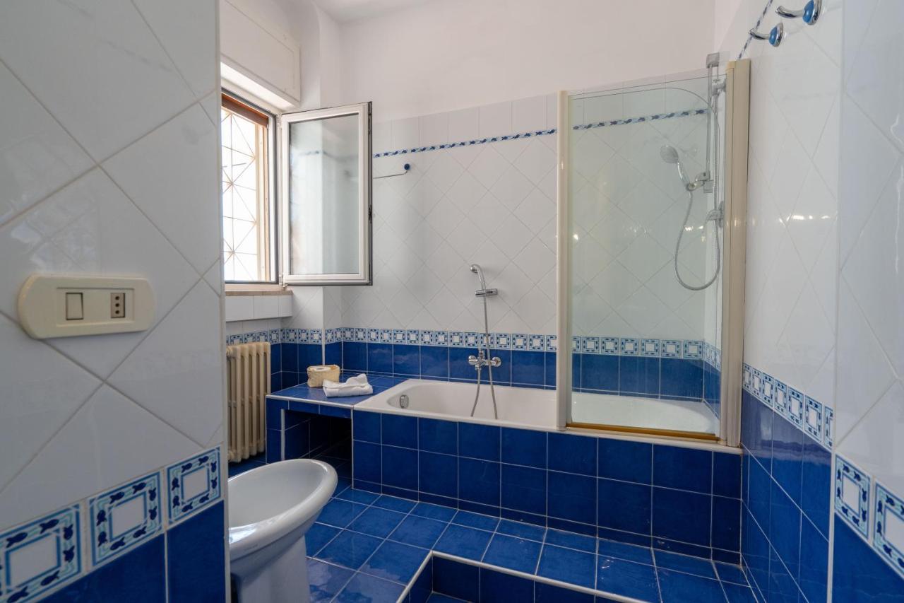 Universita & Stazione Airy Apartment With Parking 바리 외부 사진
