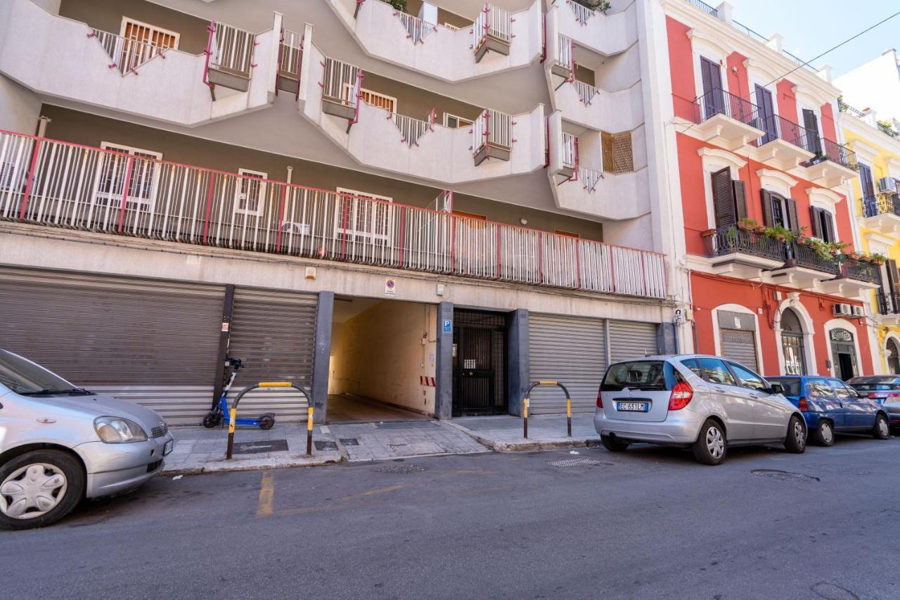 Universita & Stazione Airy Apartment With Parking 바리 외부 사진
