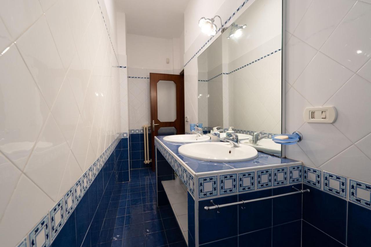 Universita & Stazione Airy Apartment With Parking 바리 외부 사진