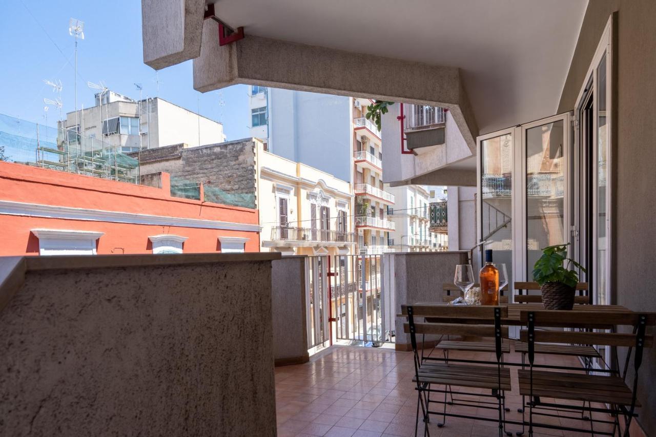 Universita & Stazione Airy Apartment With Parking 바리 외부 사진