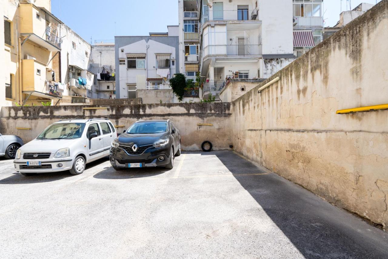 Universita & Stazione Airy Apartment With Parking 바리 외부 사진