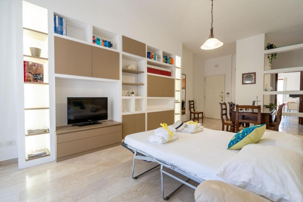 Universita & Stazione Airy Apartment With Parking 바리 외부 사진